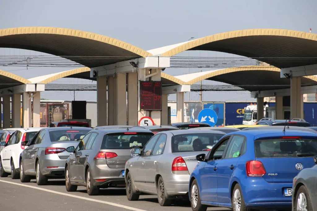 Cozi de autoturisme pe sensul de intrare în Vama Giurgiu