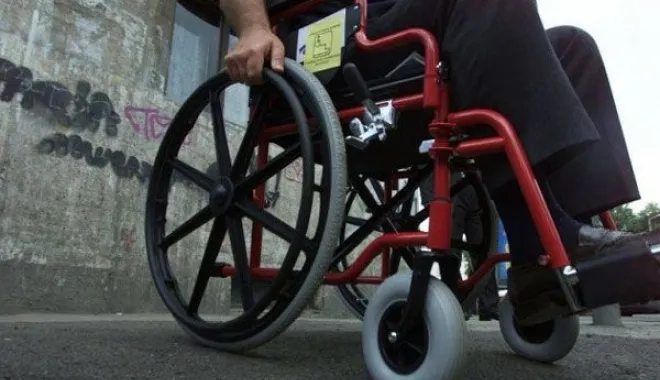 Bani mai mulți pentru asistenții adulților cu handicap