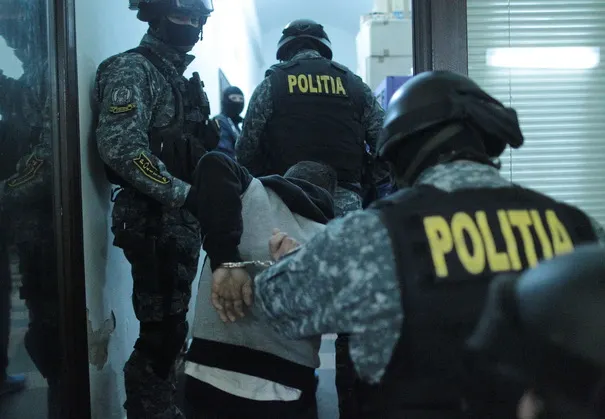 Polițiștii din Giurgiu fac percheziții în județul Argeș