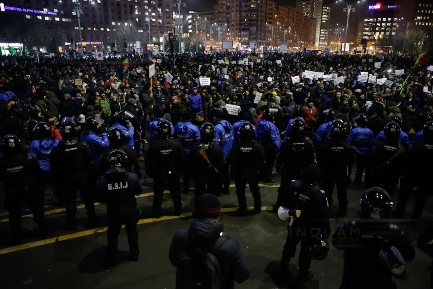 Jandarmeria susține că intervenția din Piața Victoriei a fost deplin justificată