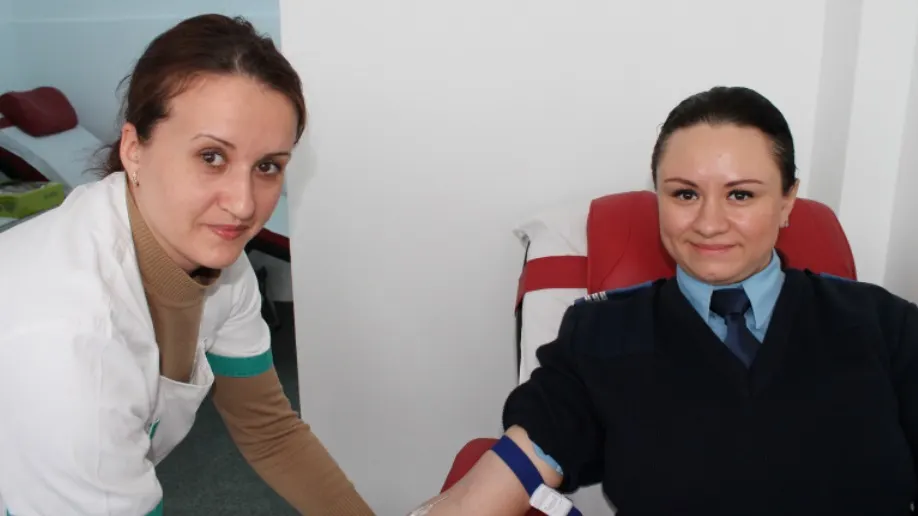 Jandarmii giurgiuveni donează sânge pentru a salva vieți