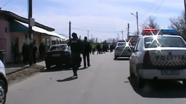 Scandal la Clejani, între clanurile de rromi. Numeroase forțe de intervenție, mobilizate în localitate