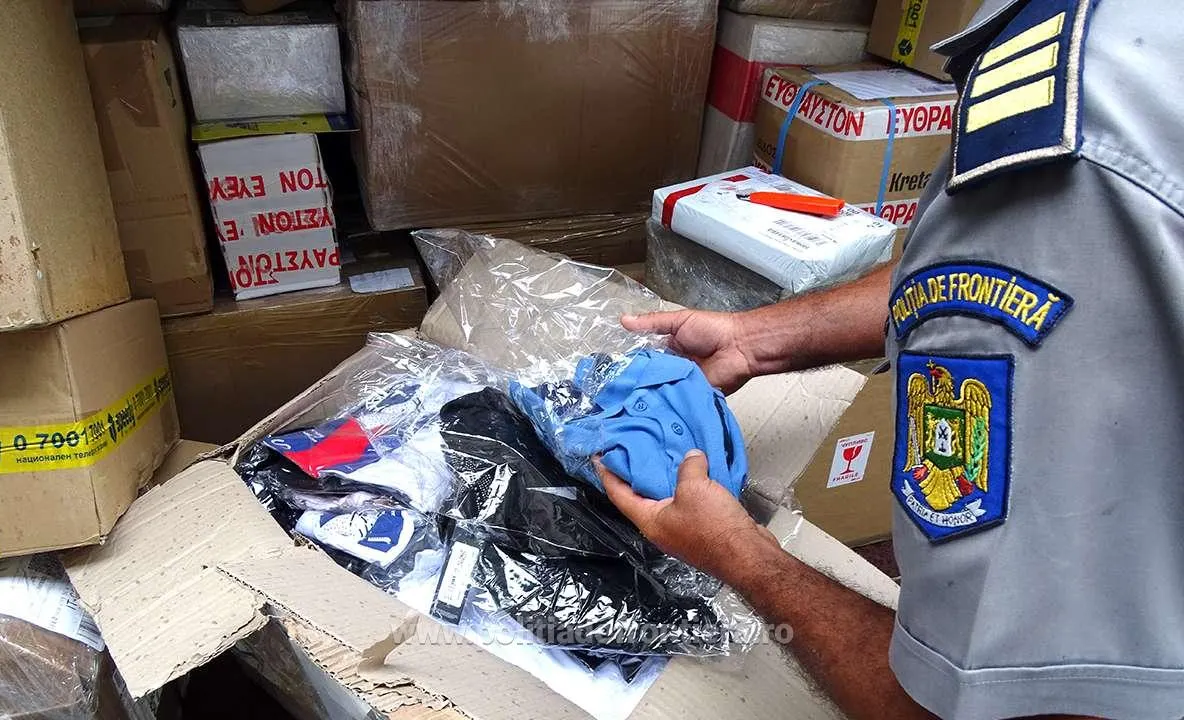Articole textile, încălţăminte şi parfumuri,  contrafăcute, confiscate la P.T.F. Giurgiu