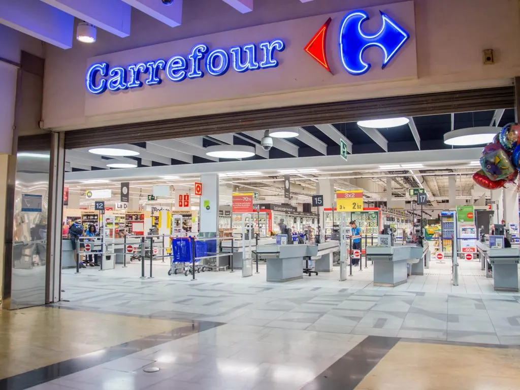 Produse infestate cu Listeria. Carrefour le retrage de la vânzare