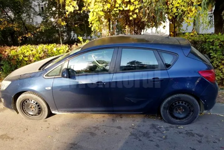 Un șofer din Giurgiu a blocat intrarea într-un bloc. Cum s-au răzbunat locatarii
