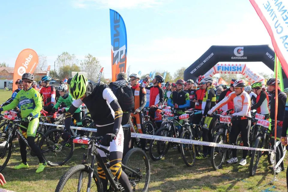 Sute de cicliști, la Maratonul Dunării, din Prundu