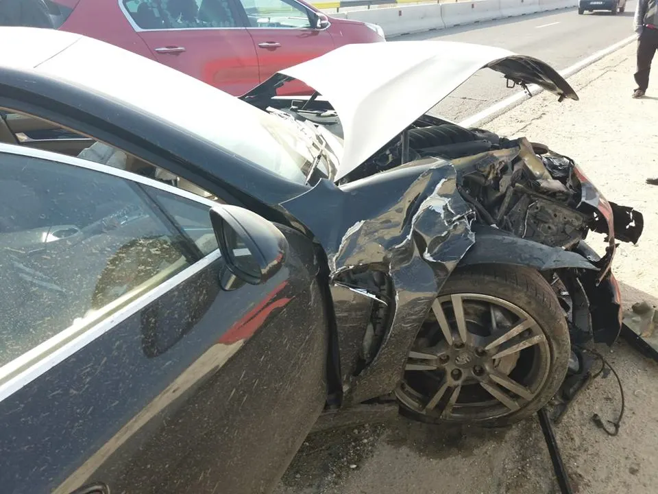 Porche Panamera, implicat într-un accident rutier pe DN6