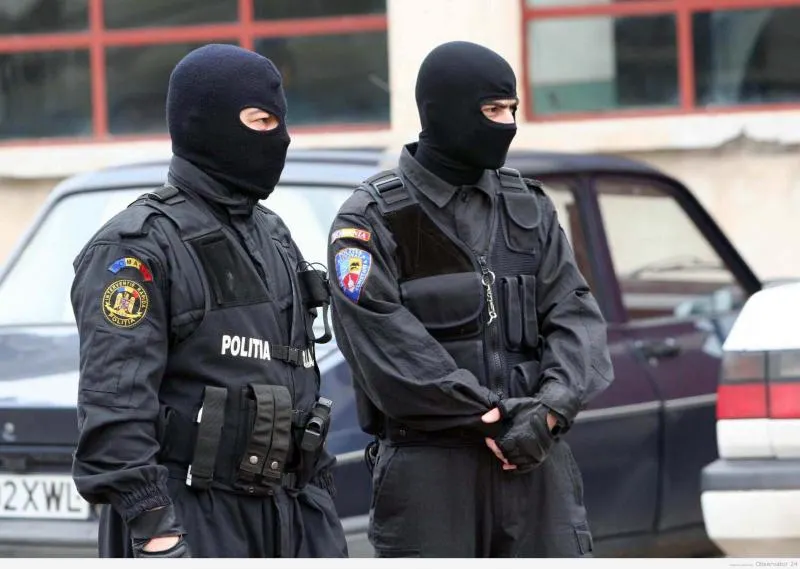 Percheziții la persoane suspectate de producerea de produse accizabile