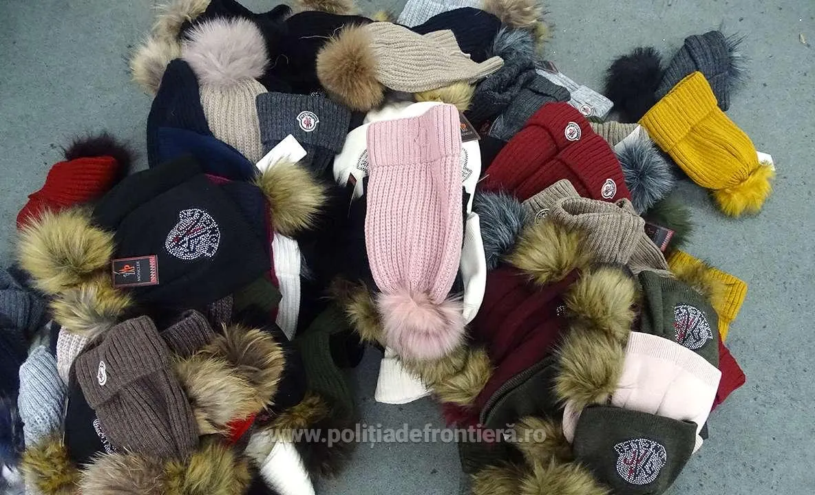 Textile și parfumuri, susceptibile a fi contrafăcute, confiscate de polițiștii de frontieră