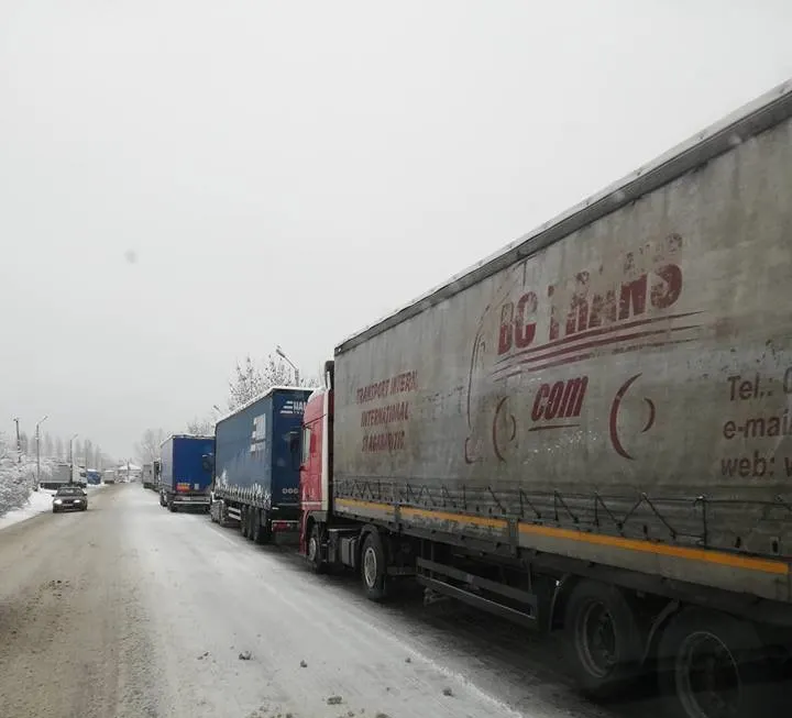 Aglomerație la Vama Giurgiu, în preajma sărbătorilor. Cozi kilometrice de camioane