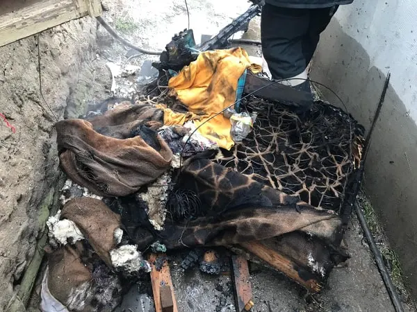 Bătrân imobilizat la pat, salvat dintr-un incendiu, la Frătești