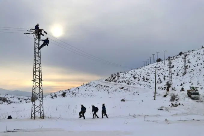 Numărul localităților din județul Giurgiu fără energie electrică s-a redus la jumătate