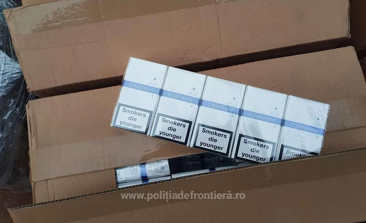 Pachete cu țigări disimulate în cutii cu dulciuri, la P.T.F. Giurgiu