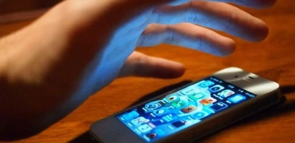 Unui tânăr I-a dispărut telefonul după ce a dat o petrecere. Cine i l-a sustras