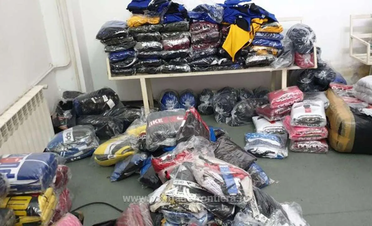 3.000 de textile și parfumuri contrafăcute, confiscate la frontieră