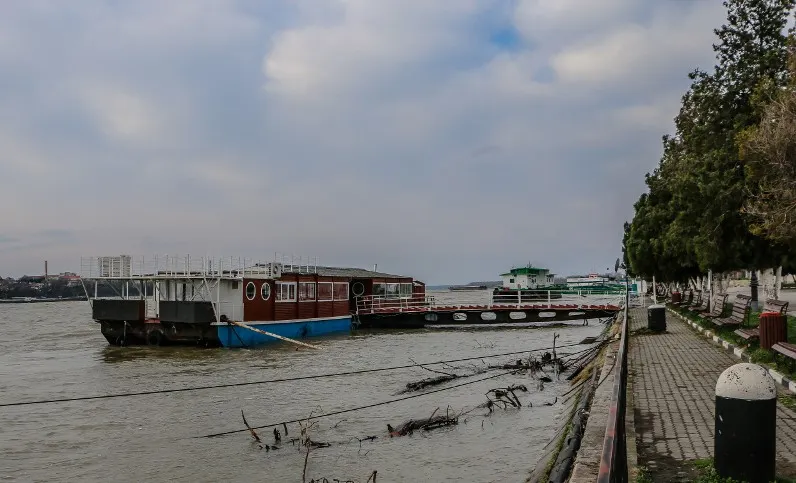 Dunărea, la cote alarmante. Cod portocaliu de inundaţii, în județul Giurgiu
