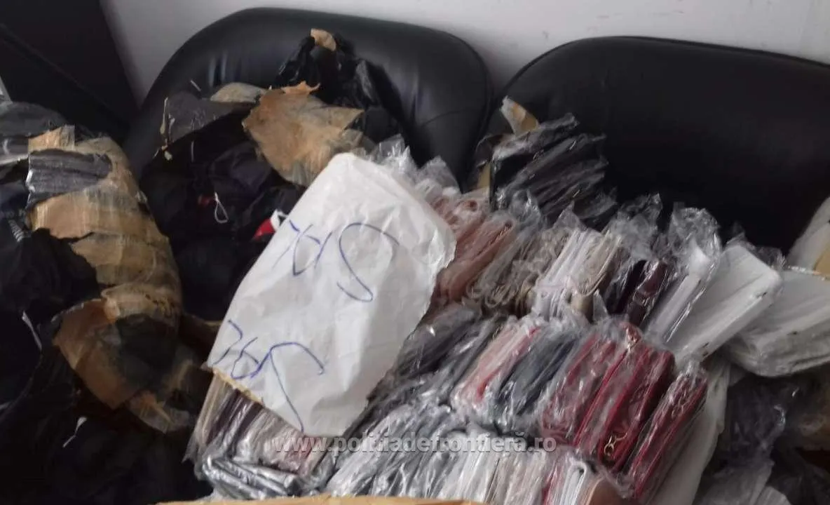 Încălțăminte, produse textile şi de marochinărie, susceptibile a fi contrafăcute, descoperite de polițiștii de frontieră giurgiuveni