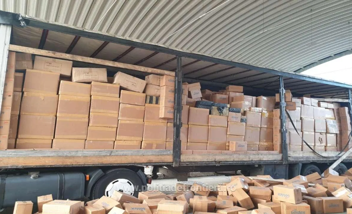 Zeci de mii de flacoane cu parfum,  confiscate la Vama Giurgiu