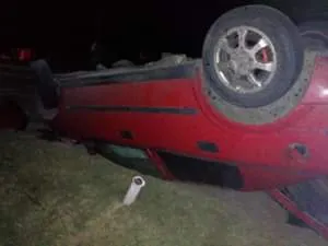 Tânăr decedat după ce a intrat cu mașina într-o podișcă din beton