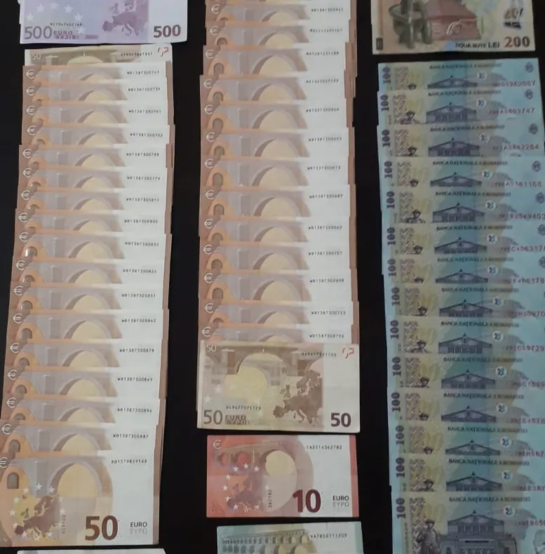 O femeie a furat 3.000 de lei din casa unui bătrân din Băneasa