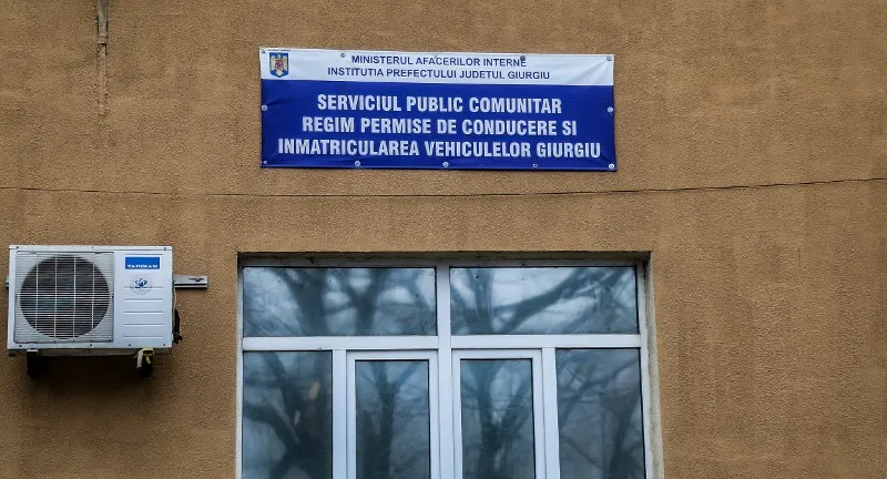 Percheziții la locuințele unor lucrători de la permise auto și la instructori din Giurgiu