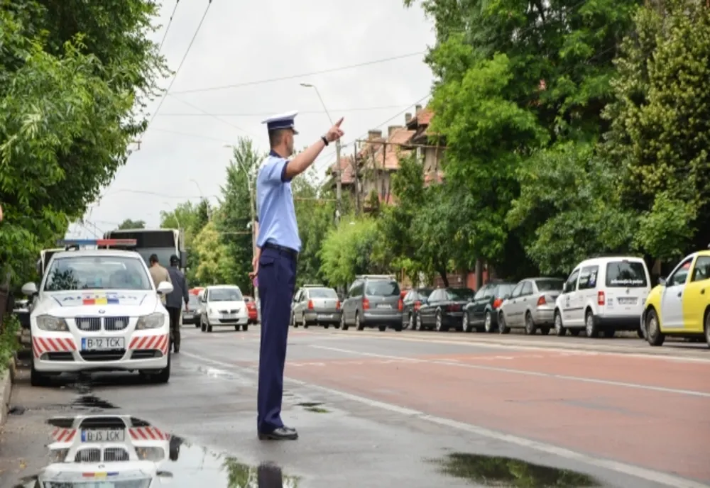 Noul ministru de Interne, către Poliţia Rutieră: Să nu se mai ascundă pentru a prinde şoferi!