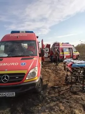 Bătrân găsit inconștient după ce s-a intoxicat cu fum într-un incendiu