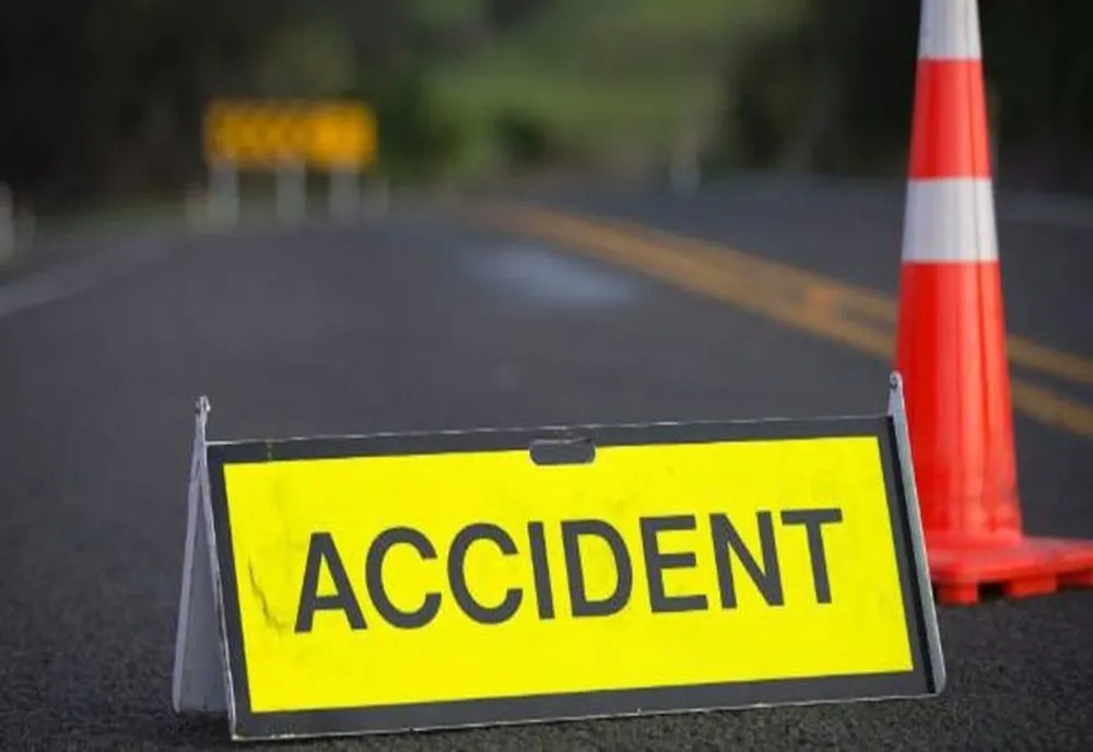 Coliziune între trei autovehicule pe DN6, în județul Giurgiu. Două persoane au fost rănite