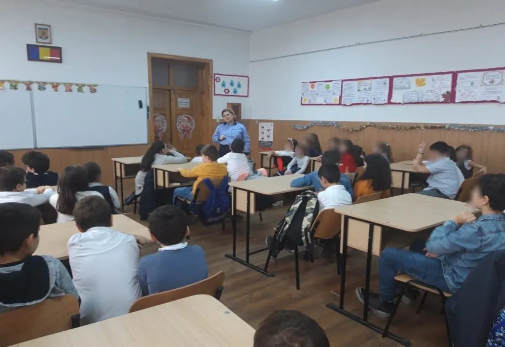 Polițiștii îi atenționează pe copii asupra riscului folosiri obiectelor pirotehnice