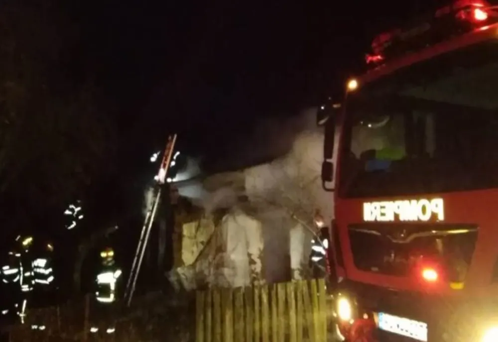 Femeie decedată, după ce s-a intoxicat cu fum