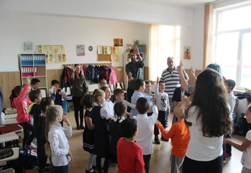 Reducerea numărului de ore de şcoală nu va fi aplicată din toamnă