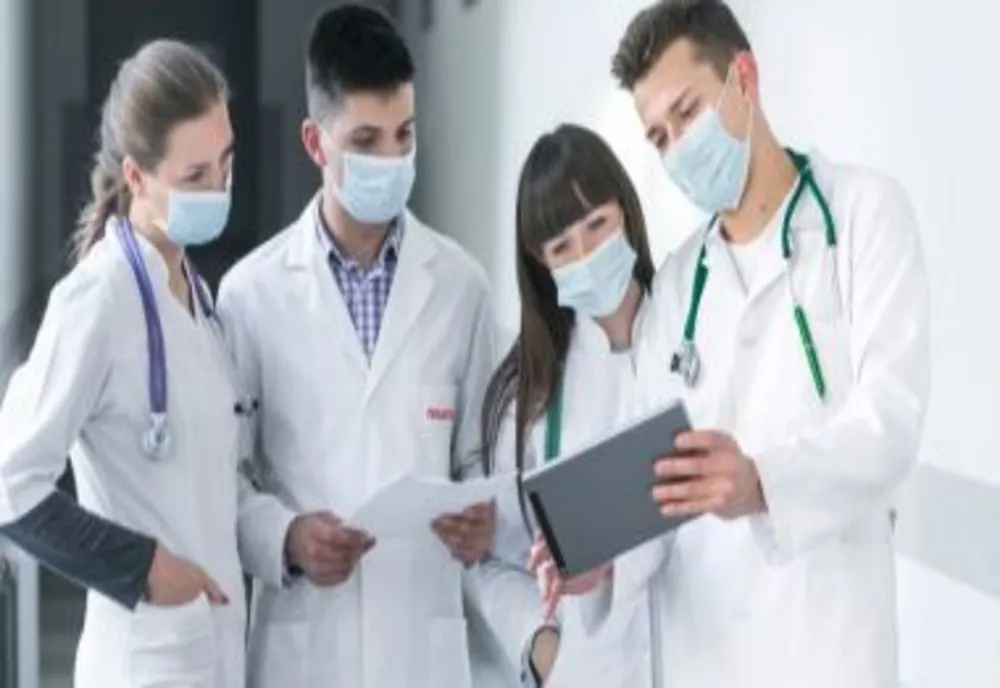 Peste 200 de studenți de la Medicină s-au înscris voluntari ca să-i ajute pe medici