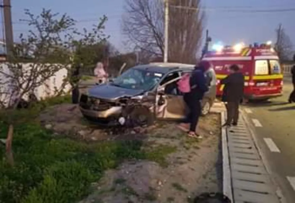 Accident rutier între un microbuz și un autoturism, pe DJ 601, în localitatea Bolintin Vale