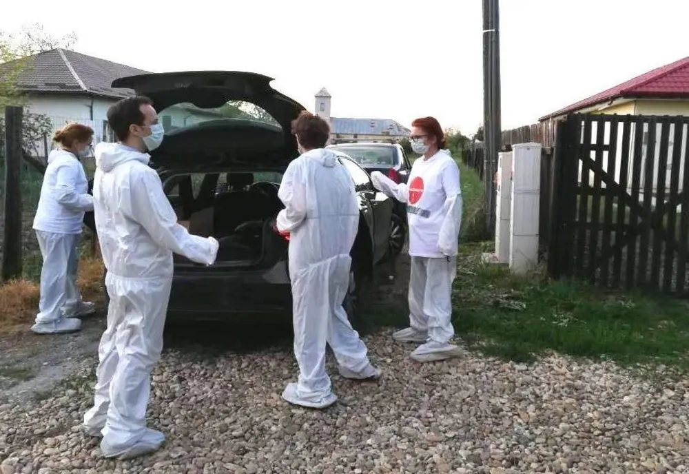 Donaţii din partea Asociaţiei SNK, în cadrul campaniei Bunicii noştri