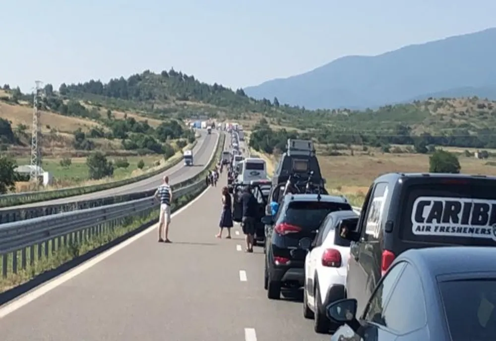 Alertă pentru românii care sunt în drum spre Grecia. De azi noapte s-au schimbat regulile!