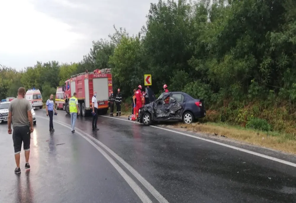 Accident teribil pe DN 6, între un autotren și un autoturism. Un bărbat a decedat