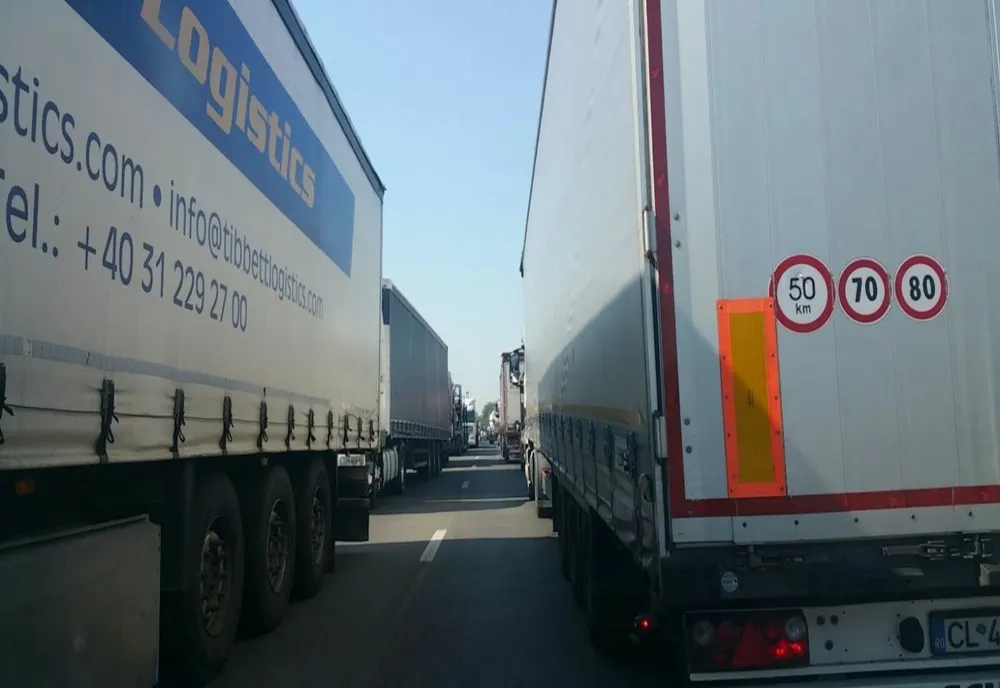 Coadă de autocamioane de peste zece kilometri la frontiera Giurgiu-Ruse