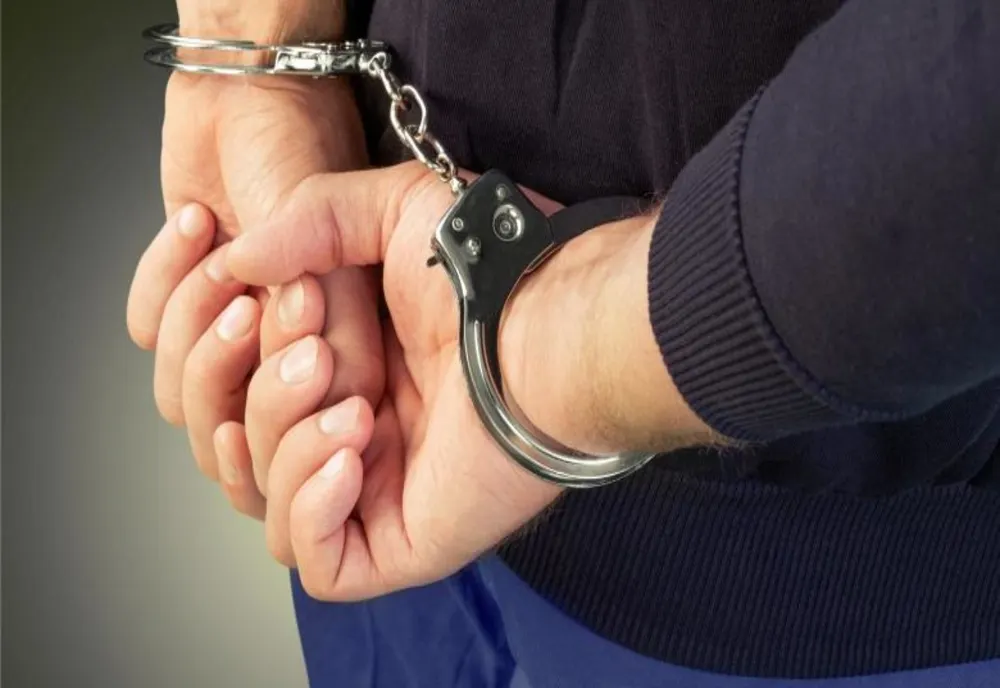 Bărbat lovit în cap cu un topor. Agresorul a fost arestat preventiv