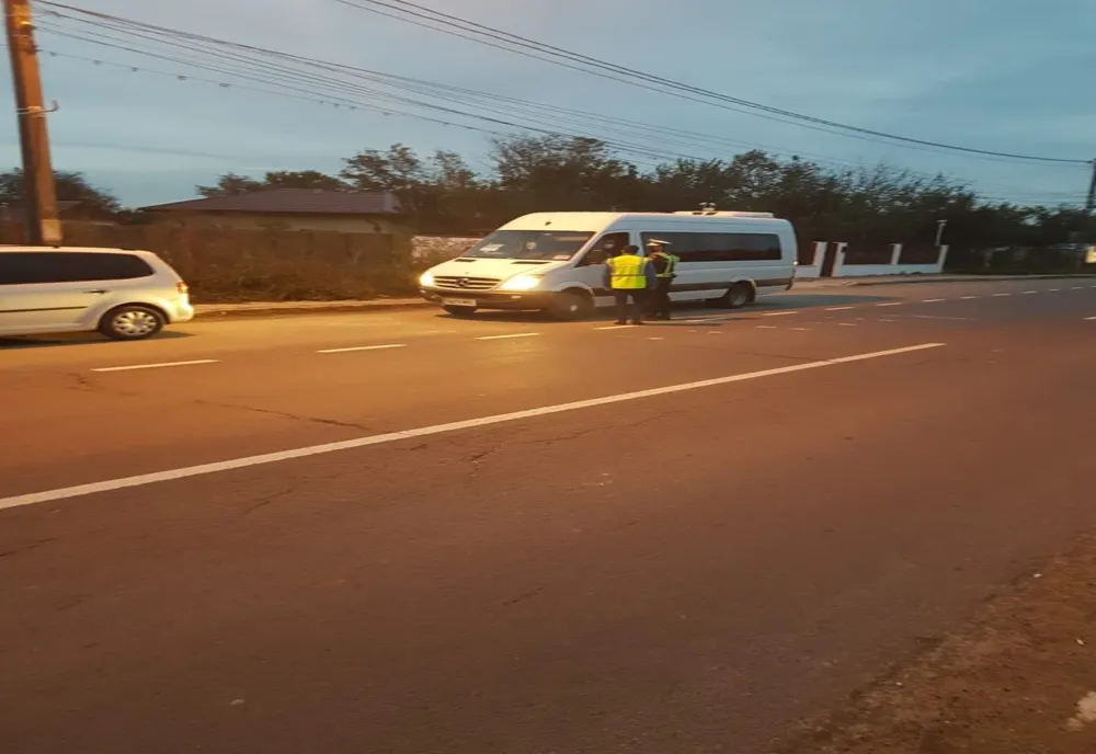 Razie în trafic. Zeci de microbuze verificate de polițiștii giurgiuveni