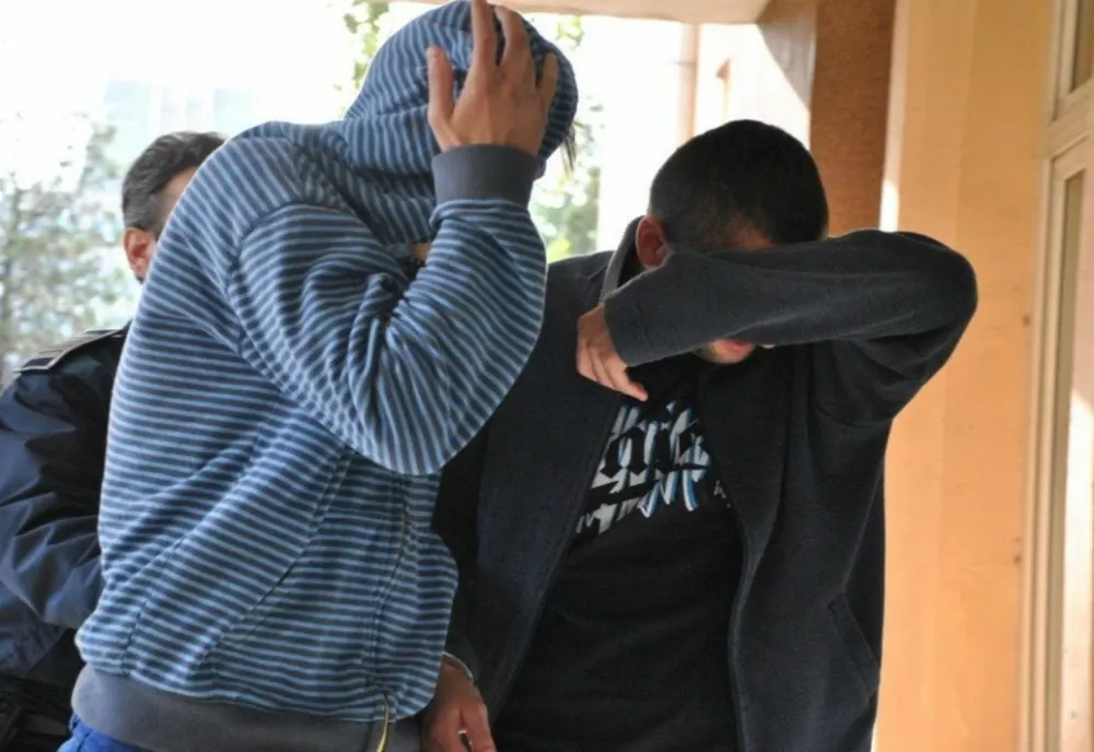 Bărbați bănuiți de tâlhărie și tâlhărie calificată, reținuți cu sprijinul polițiștilor giurgiuveni