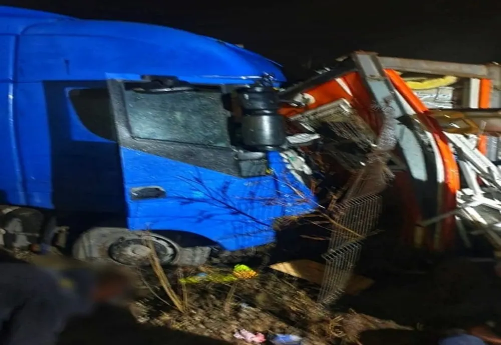 Accident rutier la kilometrul 30 pe Autostrada A1, la Palanca. Un autotren a fost implicat