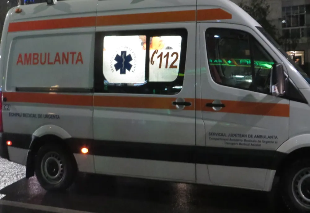 O tânără de 21 de ani s-a răsturnat cu mașina pe DJ 601