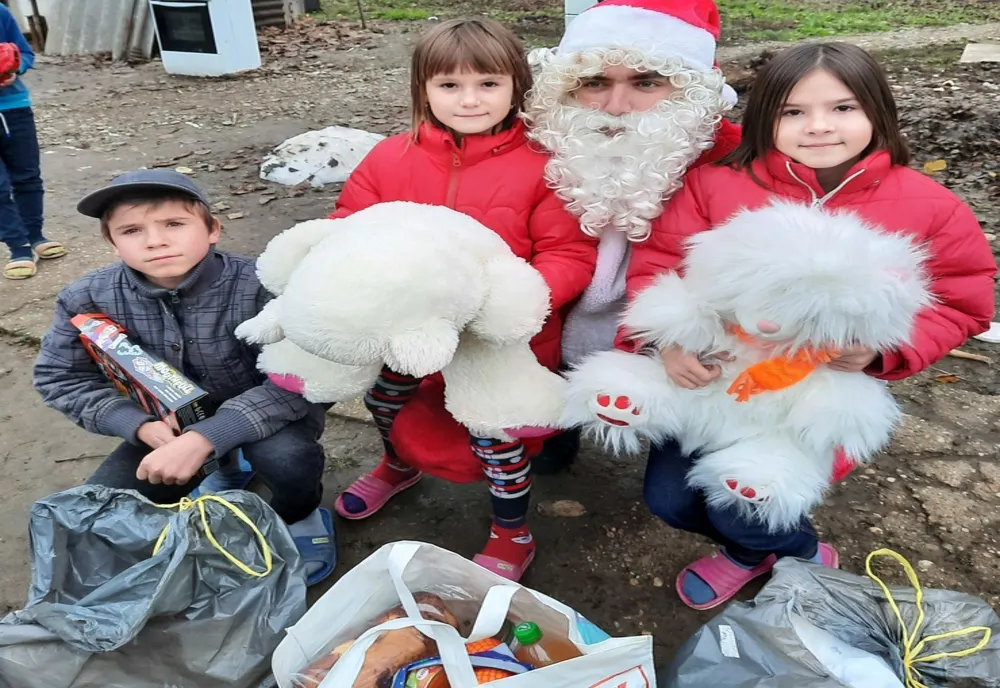 Asociația "Ajutoarele lui Moș Crăciun", daruri pentru copiii defavorizați din județul Giurgiu