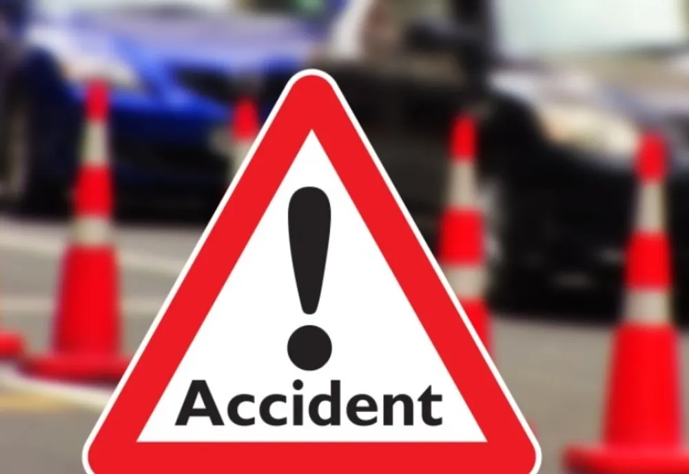 Impact între două autoturisme, la Căscioarele. Unul dintre șoferi nu avea permis