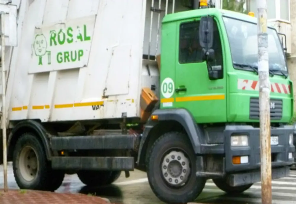 De mâine, angajații Rosal opresc lucrul! Gunoiul nu va mai fi ridicat de pe străzile din Giurgiu