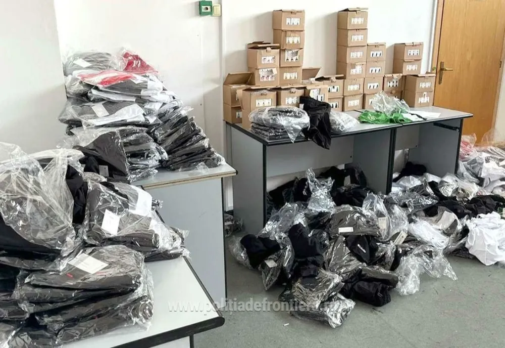 Haine și parfumuri contrafăcute, cu o valoare estimativă de peste 263.000 lei, descoperite la PTF Giurgiu