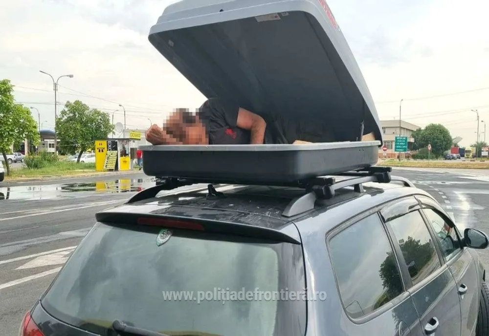 Migrant sirian descoperit în portbagajul suplimentar al unui autoturism 