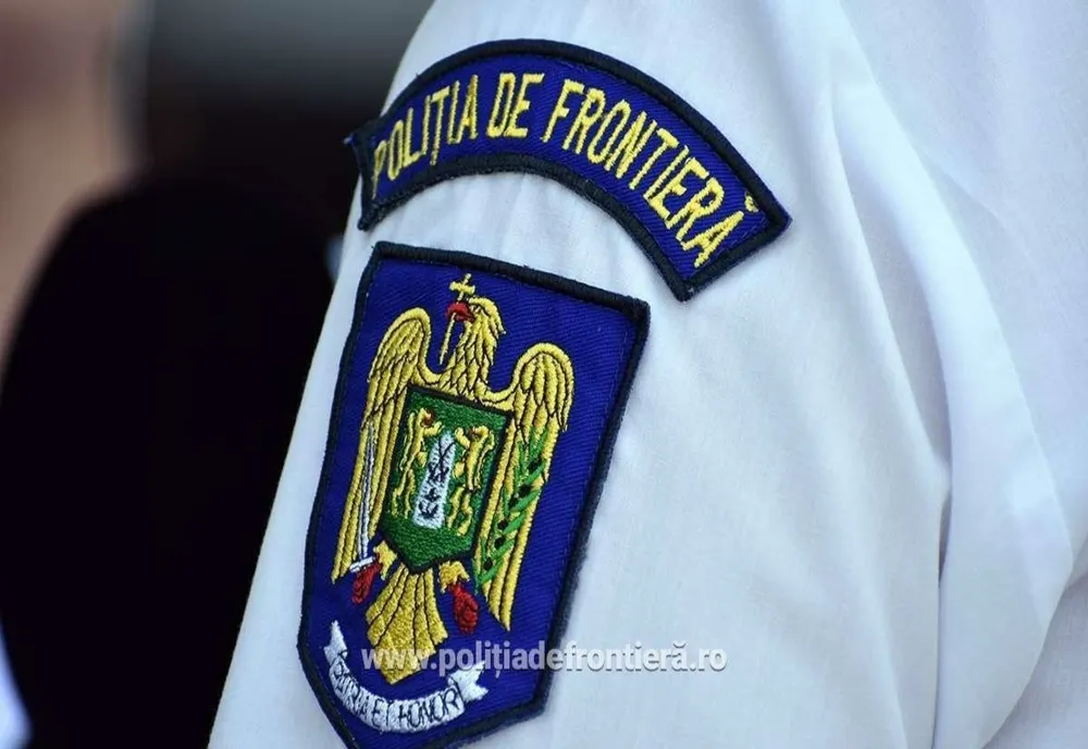 Opt cetățeni străini, depistați în timp ce încercau să intre ilegal în țară, folosind cărți de identitate și pașapoarte false