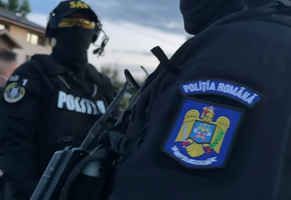Percheziţii ale poliţiştilor din Giurgiu în Bucureşti şi Ilfov la falşi inspectori OPC 