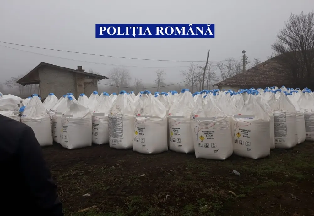 120 tone de îngrăşăminte chimice, depozitate în condiţii necorespunzătoare în curtea unei societăţi din Malu